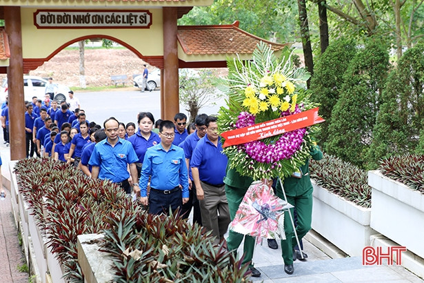 Đoàn đại biểu thanh niên Lào thăm các địa chỉ đỏ tại Hà Tĩnh