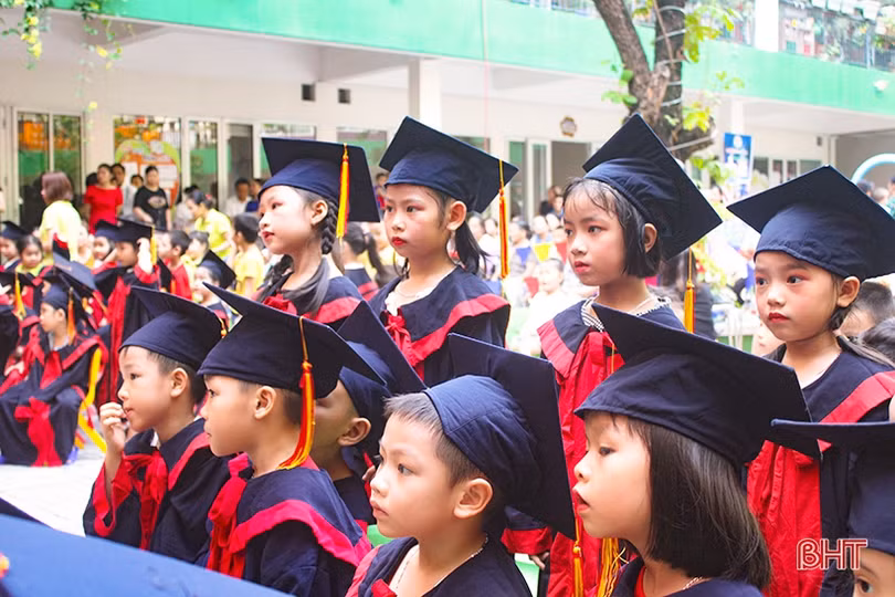 “Nhớ lắm, quên sao được, trường mầm non thân yêu”...