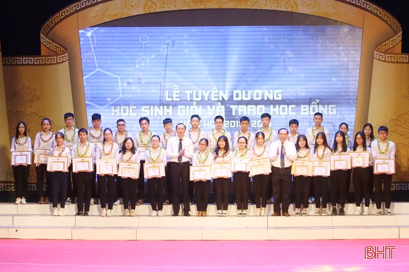 ­­ Hà Tĩnh đứng đầu cả nước về tỷ lệ học sinh đạt giải quốc gia