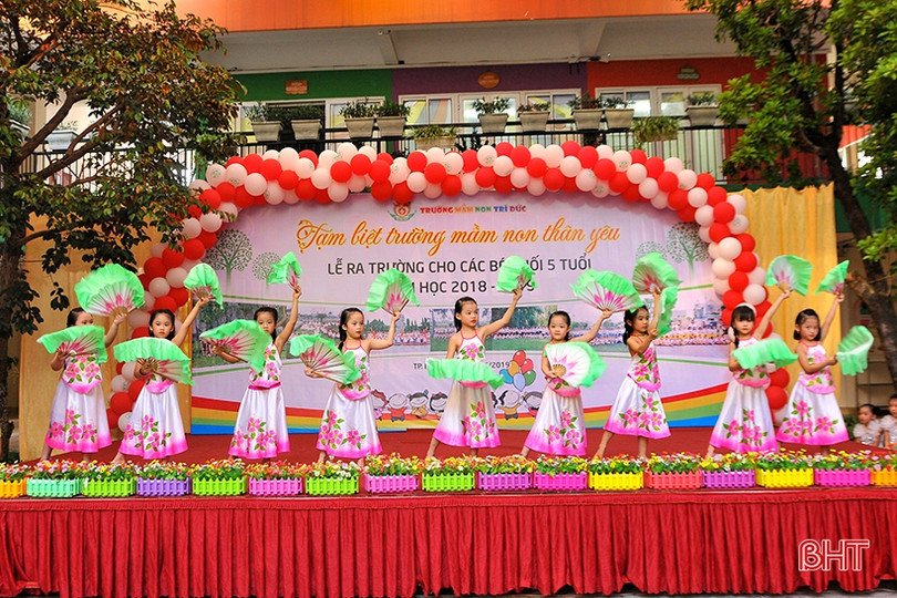 “Nhớ lắm, quên sao được, trường mầm non thân yêu”...