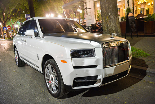 SUV siêu sang Rolls-Royce Cullinan đầu tiên về Việt Nam