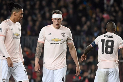 Nội bộ Man United lục đục vì “niêu cơm”