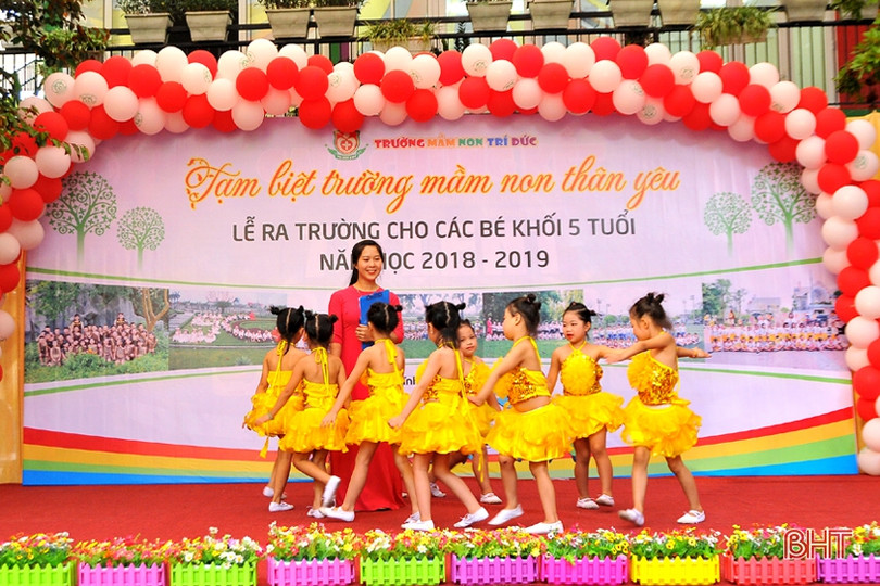 “Nhớ lắm, quên sao được, trường mầm non thân yêu”...