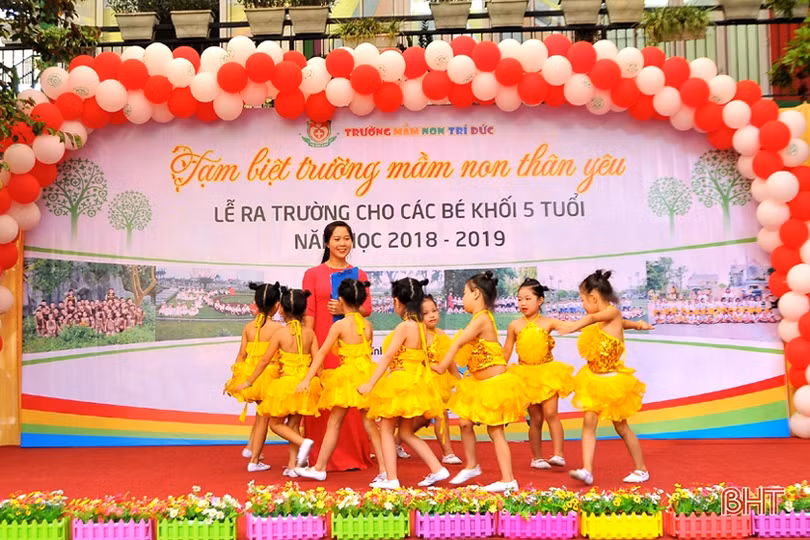 “Nhớ lắm, quên sao được, trường mầm non thân yêu”...