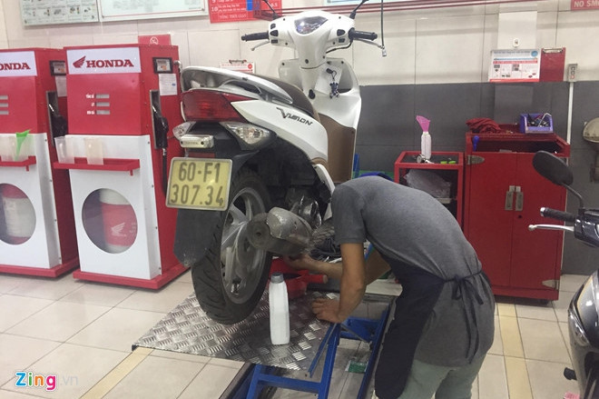 Những chiêu trò "móc túi" khách của thợ sửa xe ảnh 1 Những chiêu trò “móc túi” khách của thợ sửa xe