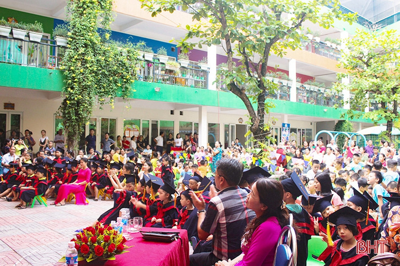 “Nhớ lắm, quên sao được, trường mầm non thân yêu”...