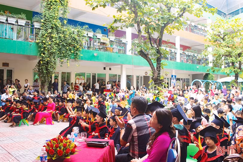 “Nhớ lắm, quên sao được, trường mầm non thân yêu”...