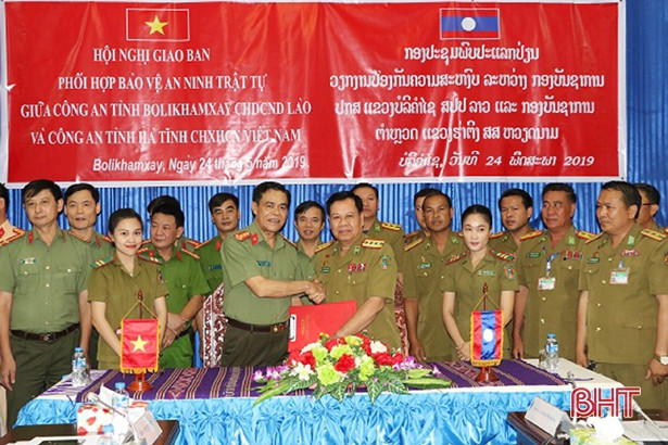 Công an Hà Tĩnh - Bôlykhămxây - Khăm Muộn ký kết phối hợp đảm bảo ANTT