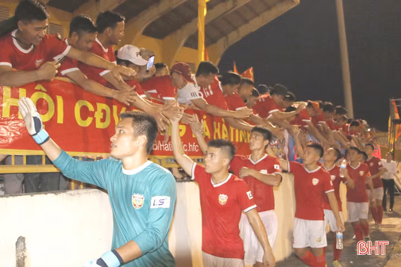 Hồng Lĩnh Hà Tĩnh thắng đậm 3-0 trước đội khách Đồng Tháp