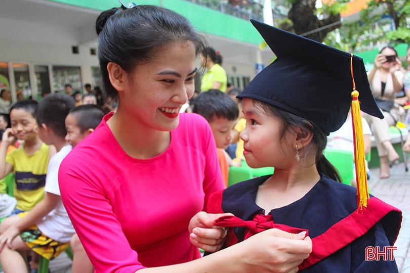 “Nhớ lắm, quên sao được, trường mầm non thân yêu”...