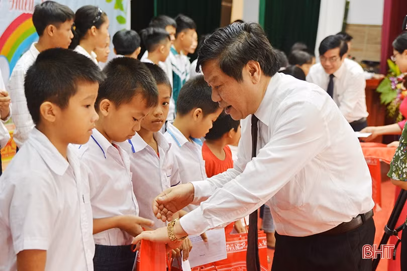 Hà Tĩnh chung tay vì trẻ em nghèo, trẻ em dân tộc thiểu số