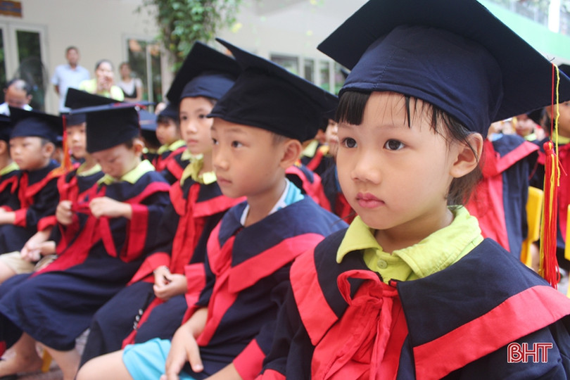 “Nhớ lắm, quên sao được, trường mầm non thân yêu”...