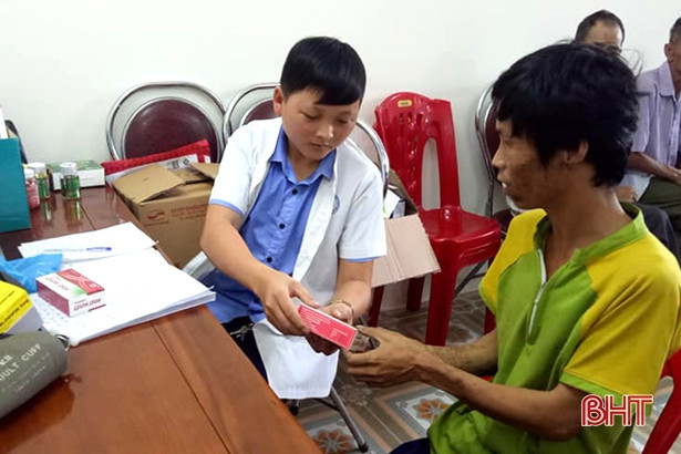 Khám, cấp thuốc miễn phí cho hơn 500 người dân, đối tượng chính sách