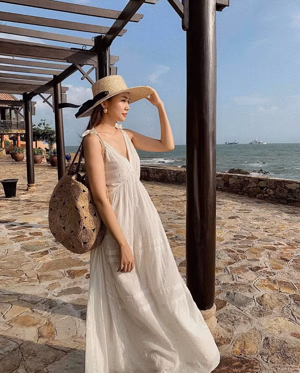 Mặc đẹp như sao Việt với các mẫu váy mùa hè