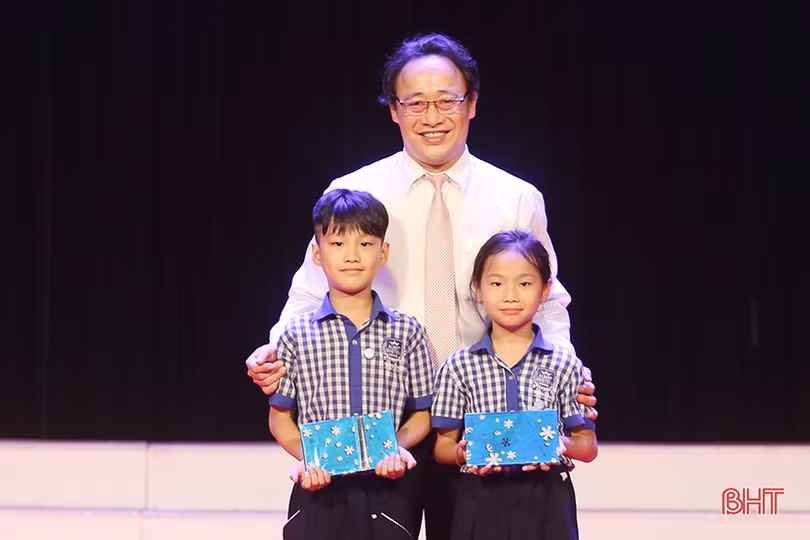 Học sinh Albert Einstein đoàn kết, yêu thương, tự tin và sáng tạo