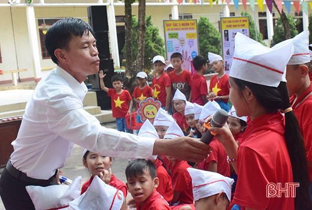 Trang bị kỹ năng phòng vệ, tránh đuối nước cho hơn 600 học sinh Cẩm Xuyên