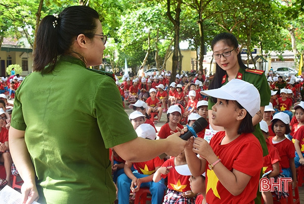 Trang bị kỹ năng phòng vệ, tránh đuối nước cho hơn 600 học sinh Cẩm Xuyên