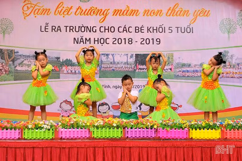 “Nhớ lắm, quên sao được, trường mầm non thân yêu”...
