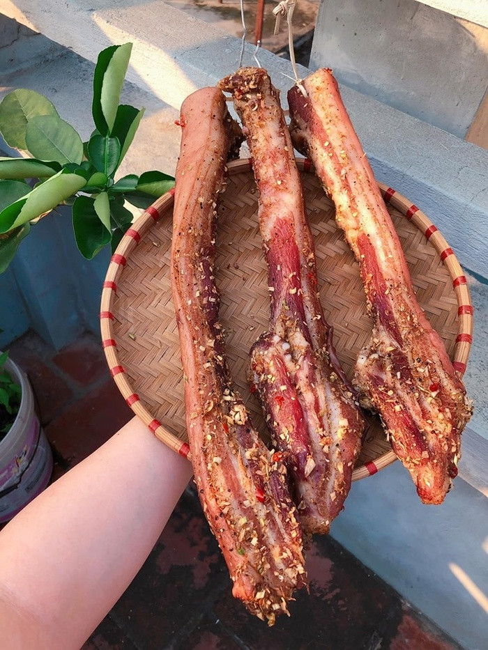 Tranh thủ nắng hè làm thịt ba chỉ một nắng ngon “đừng hỏi”