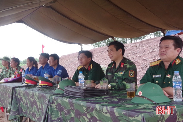 120 chiến sỹ mới Trung đoàn 841 thực hành bắn súng tiểu liên, ném lựu đạn