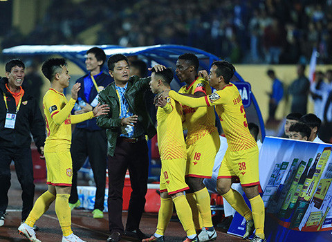 HLV Văn Sỹ rời ghế ‘thuyền trưởng’ vì... không hợp tuổi