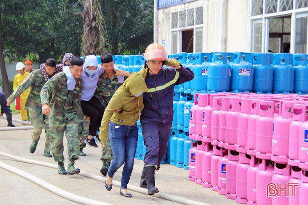 Đối phó với tình huống cháy nổ tại trạm chiết nạp gas