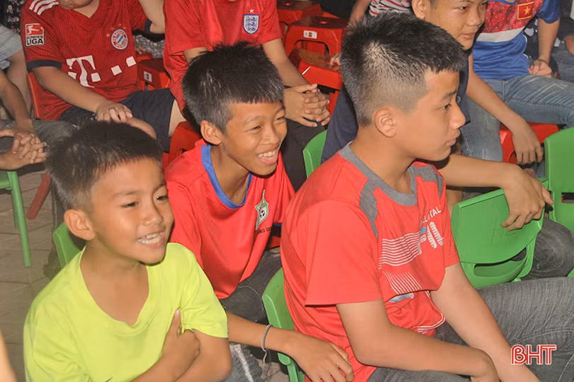 Vui tết thiếu nhi sớm tại Làng trẻ em mồ côi Hà Tĩnh