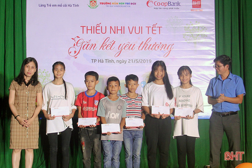 Vui tết thiếu nhi sớm tại Làng trẻ em mồ côi Hà Tĩnh