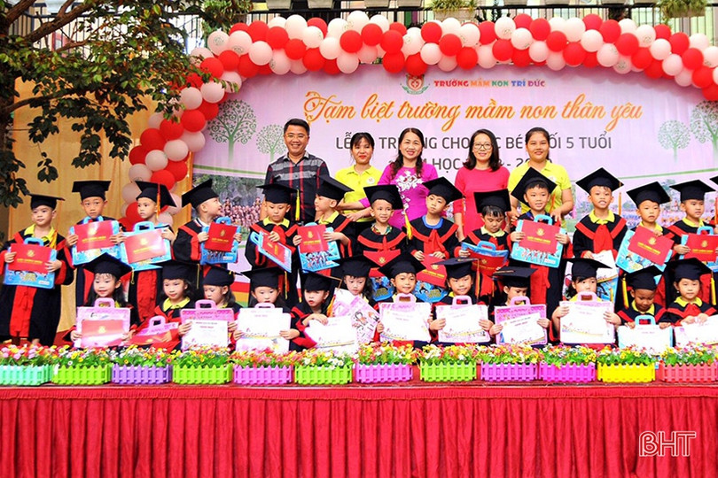 “Nhớ lắm, quên sao được, trường mầm non thân yêu”...