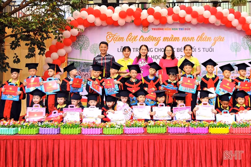 “Nhớ lắm, quên sao được, trường mầm non thân yêu”...