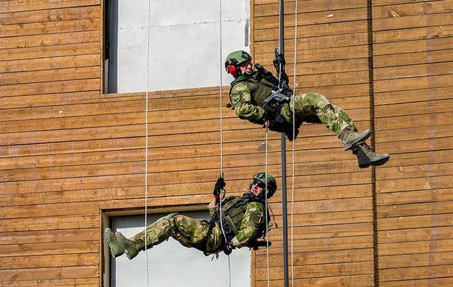 Chùm ảnh về đào tạo lực lượng đặc nhiệm của Nga