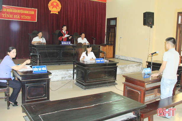 Sang cầu Bến Thủy mua ma túy về bán, lĩnh 24 tháng tù giam