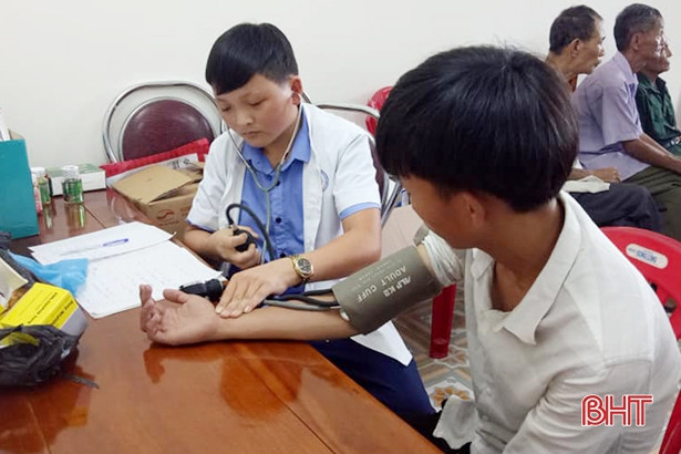 Khám, cấp thuốc miễn phí cho hơn 500 người dân, đối tượng chính sách