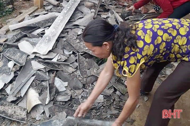 Hương Xuân giúp dân khắc phục hậu quả lốc xoáy