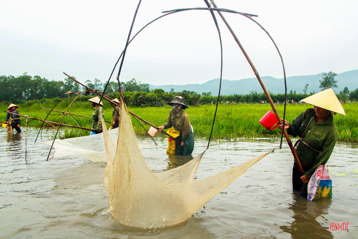 Lễ hội đánh bắt cá Đồng Hoa ở Hà Tĩnh, xem một lần nhớ mãi