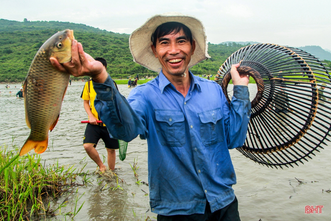 Lễ hội đánh bắt cá Đồng Hoa ở Hà Tĩnh, xem một lần nhớ mãi