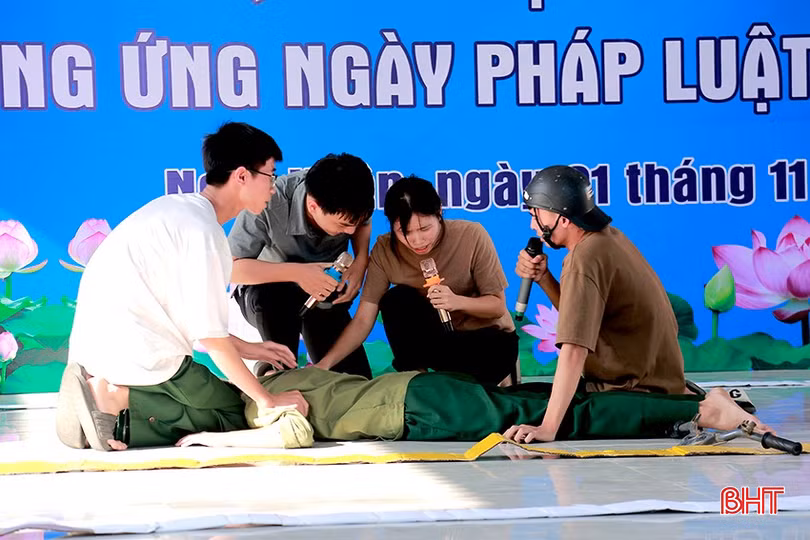 Tình huống trong phiên toà giả định "Vi phạm quy định về tham gia giao thông đường bộ" tại Trường THPT Nghi Xuân.