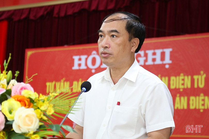 Giám đốc Trung tâm Y tế Tiên Điền Lê Viết Hùng báo cáo kết quả triển khai hồ sơ bệnh án điện tử. bqbht_br_3.jpg