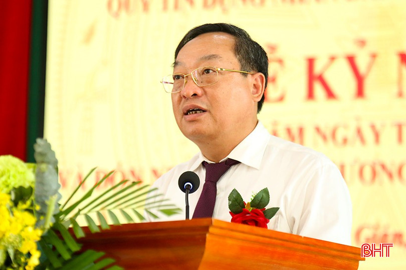 Bí thư Huyện ủy Đặng Trần Phong phát biểu tại lễ kỷ niệm. bqbht_br_5.jpg