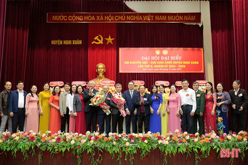 Ban Chấp hành Hội Khuyến học - Cựu giáo chức huyện Nghi Xuân khóa II nhiệm kỳ 2024-2029 ra mắt, nhận nhiệm vụ. bqbht_br_9.jpg