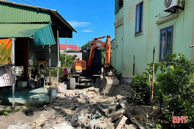 Nhiều hộ dân ở thôn Hội Thủy, xã Xuân Hội hiến đất mở rộng tuyến đường (Ảnh: Tư liệu) bqbht_br_9.jpg