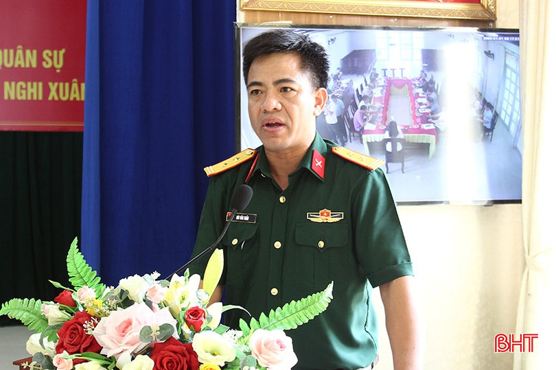 Trung tá Bùi Văn Tuấn - Chỉ huy trưởng BCH Quân sự huyện báo cáo kết quả thực hiện Luật NVQS, Luật DQTV giai đoạn 2021- 2024. 6-5112.jpg