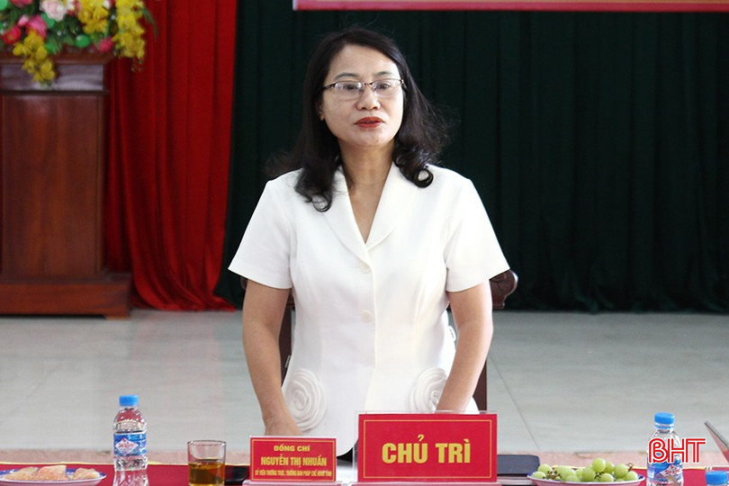 Trưởng ban Pháp chế HĐND tỉnh Nguyễn Thị Nhuần phát biểu tại buổi làm việc 7-1677.jpg