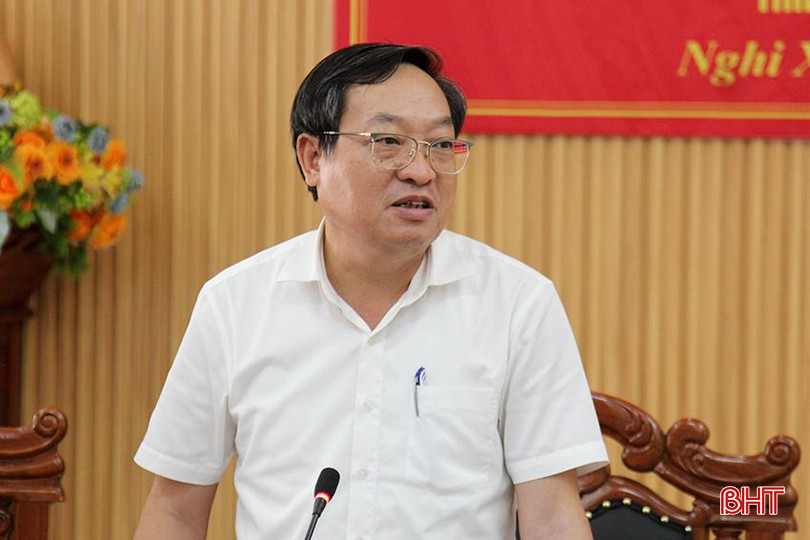 Bí thư Huyện ủy Nghi Xuân Đặng Trần Phong phát biểu tại hội nghị. 3.jpg