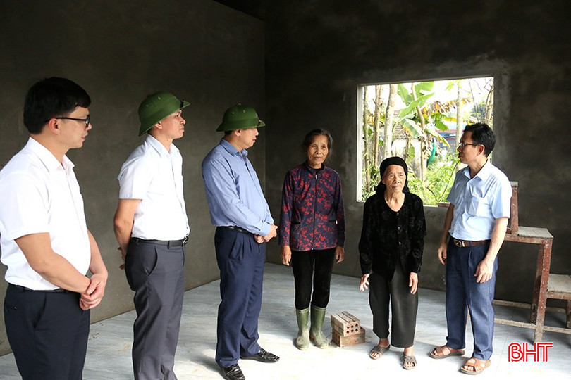 Đoàn kiểm tra xây dựng nhà ở của gia đình bà Phan Thị Bình, thôn Thuận Mỹ, xã Xuân Mỹ bqbht_br_5.jpg