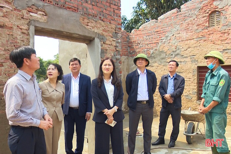 Đoàn kiểm tra tiến độ thực hiện phong trào xóa nhà tạm, nhà dột nát tại xã Đan Trường. bqbht_br_3.jpg