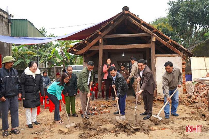 Khởi công xây nhà ở cho gia đình ông Hoàng Như Lương, xã Xuân Mỹ bqbht_br_1.jpg