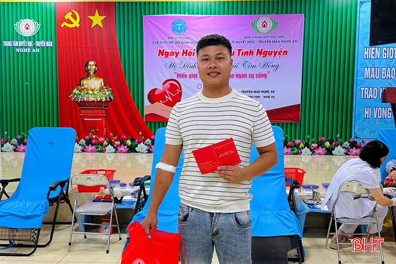 Anh Hoàng Ngọc Sơn ở xã Cổ Đạm - thành viên CLB "Máu sống" Nghi Xuân kịp thời hiến máu cứu người vào ngày 18/8. bqbht_br_6-3785.jpg