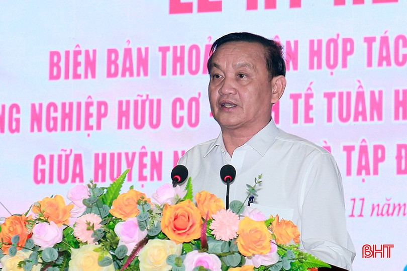 Phó Chủ tịch UBND huyện Nghi Xuân Nguyễn Viết Hưng báo cáo kết quả sản xuất nông nghiệp trên địa bàn. bqbht_br_3-6508.jpg