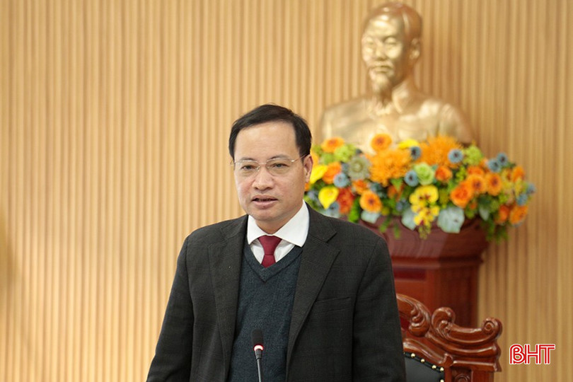Chủ tịch UBND huyện Nghi Xuân Nguyễn Văn Hiếu: Năm 2025, cần tập trung đẩy nhanh tiến độ giải phóng mặt bằng và các vấn đề liên quan, kịp thời tháo gỡ vướng mắc, hỗ trợ nhanh thủ tục đầu tư để xúc tiến triển khai các dự án. bqbht_br_4-8055.jpg